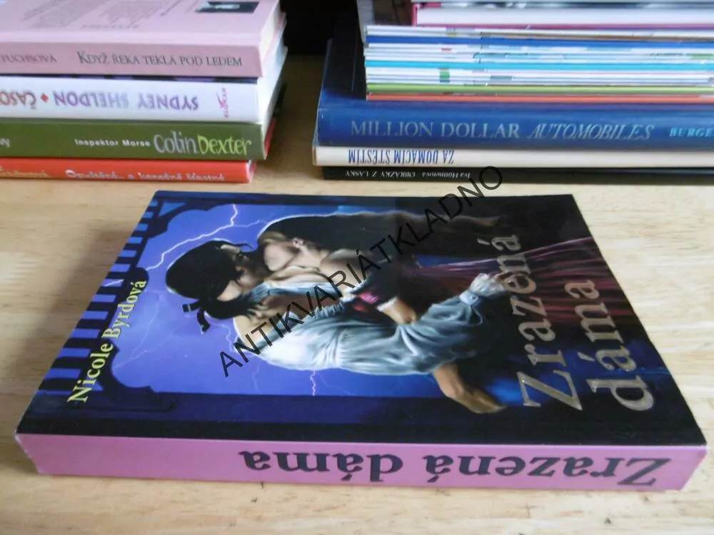 ZRAZENÁ DÁMA, NICOLE BYRDOVÁ,