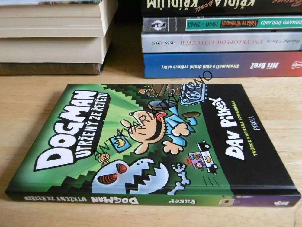 DOGMAN, UTRŽENÝ ZE ŘETĚZU, DAV PILKEY, KOMIKS
