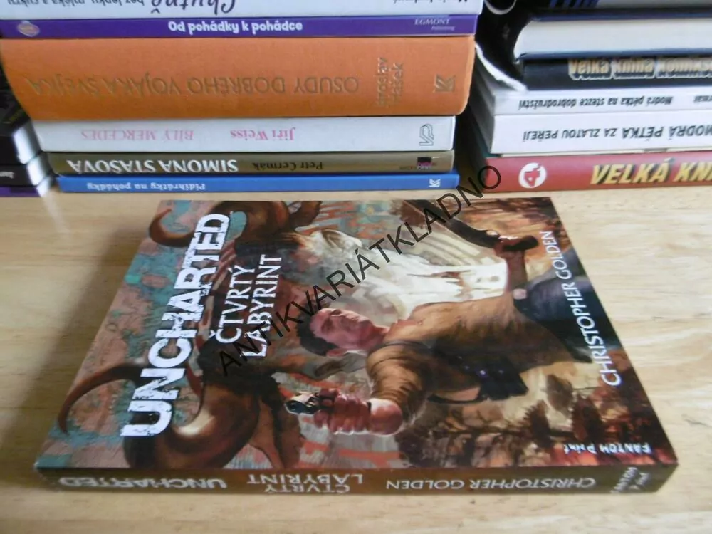ČTVRTÝ LABYRINT, UNCHARTED, CHRISTOPHER GOLDEN, **an