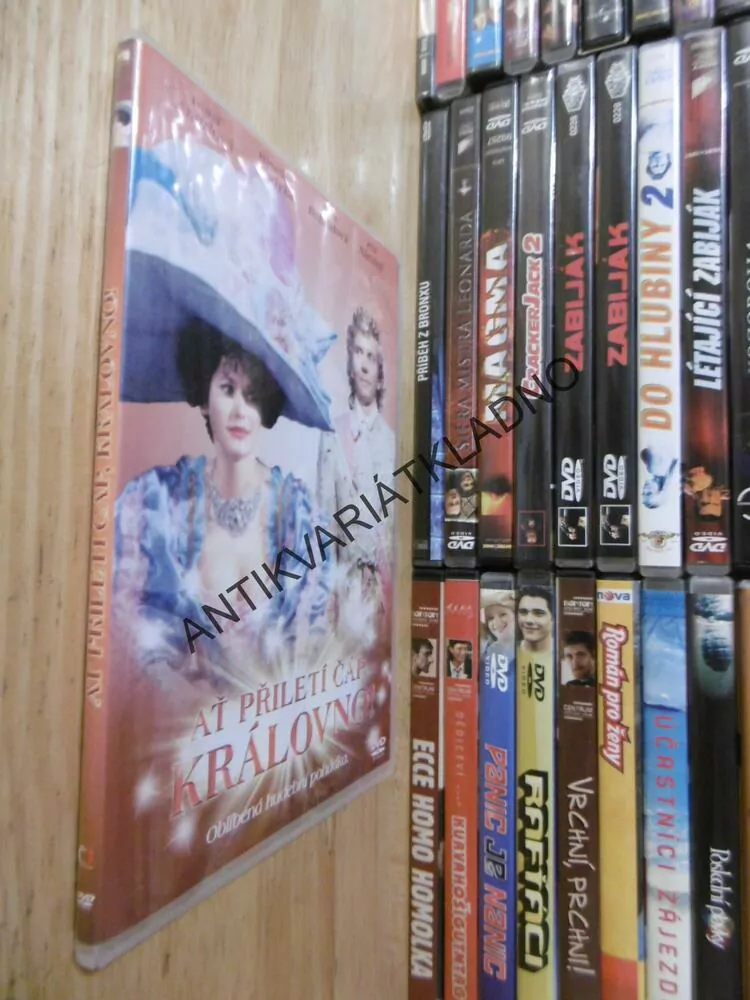 AŤ PŘILETÍ ČÁP, KRÁLOVNO!, DVD FILM