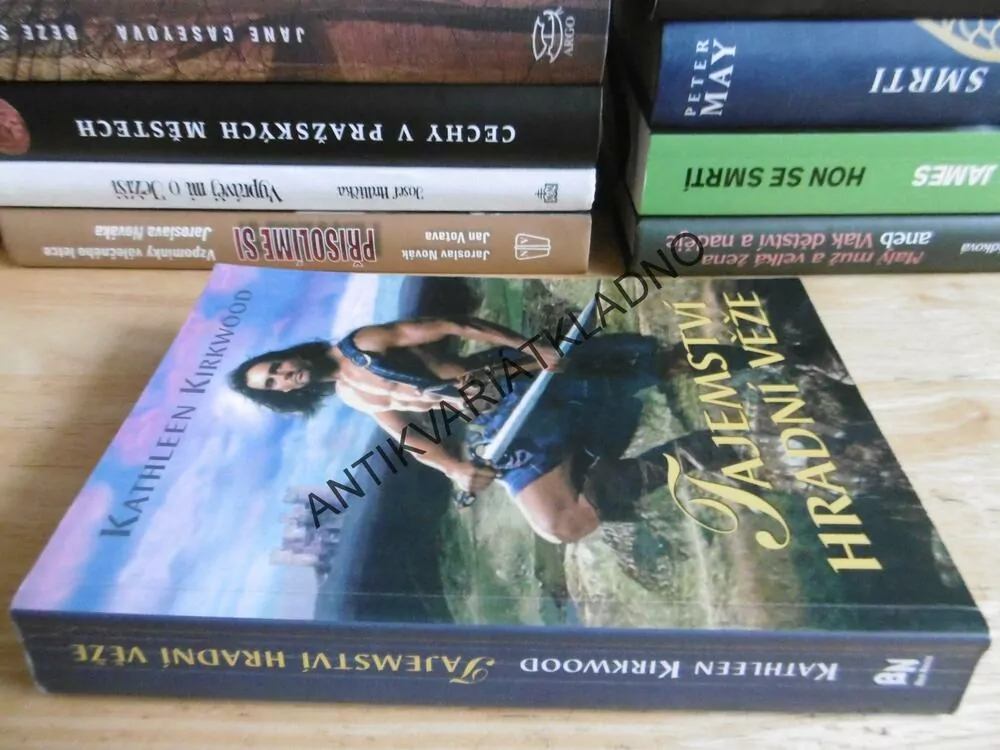 TAJEMSTVÍ HRADNÍ VĚŽE, KATHELEEN KIRKWOOD, **an