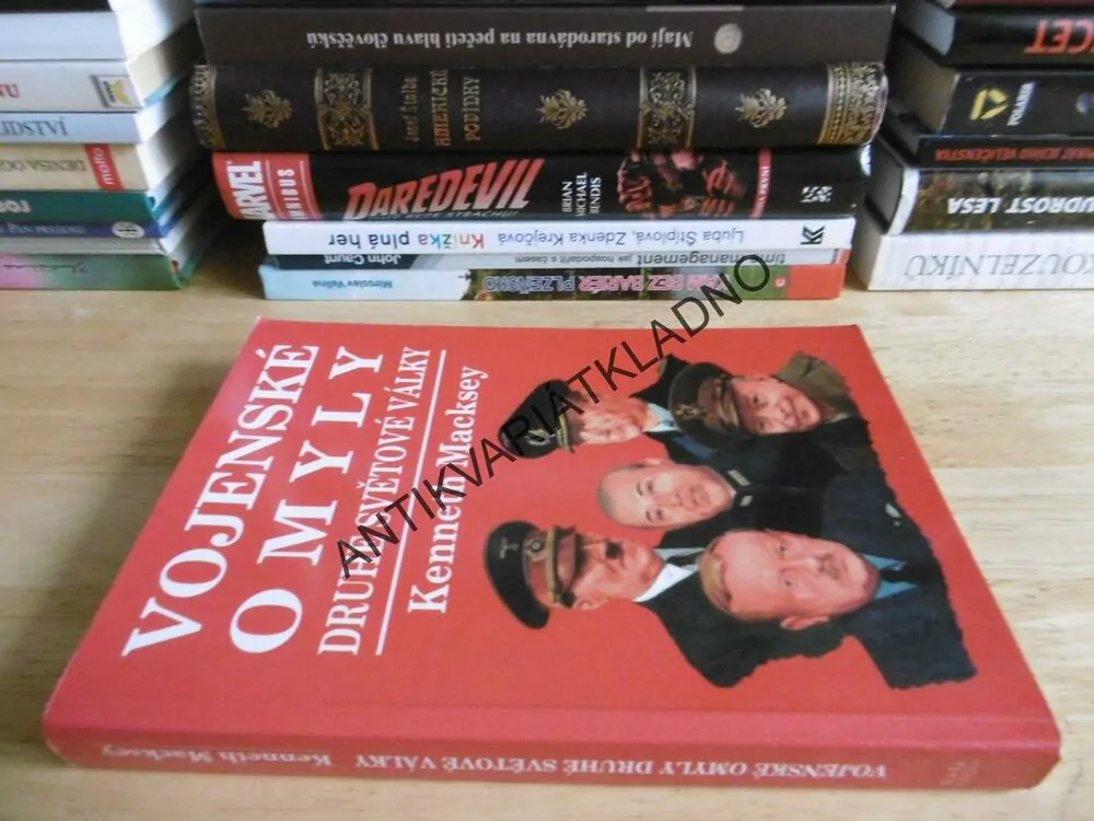 VOJENSKÉ OMYLY DRUHÉ SVĚTOVÉ VÁLKY, KENNETH MACKSEY