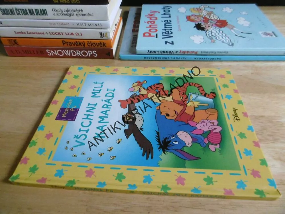 VŠICHNI MILÍ KAMARÁDI, MEDVÍDEK PÚ, WALT DISNEY