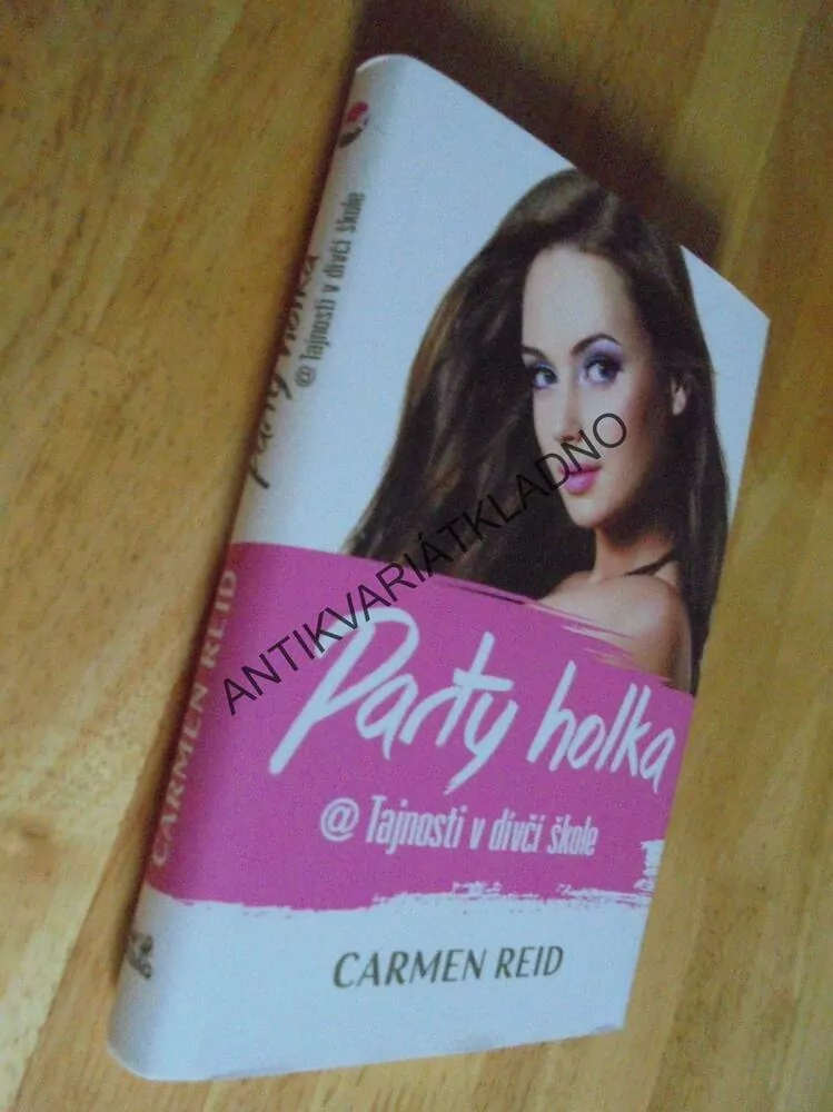 PARTY HOLKA, TAJNOSTI V DÍVČÍ ŠKOLE, CARMEN REID, **an