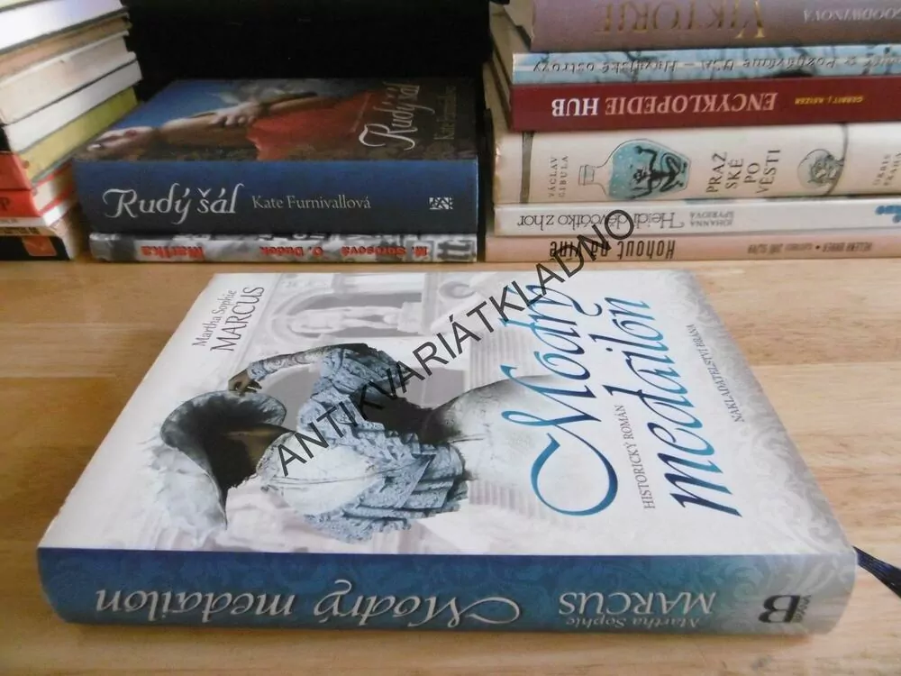 MODRÝ MEDAILON, MARTHA SOPHIE MARCUS, **an