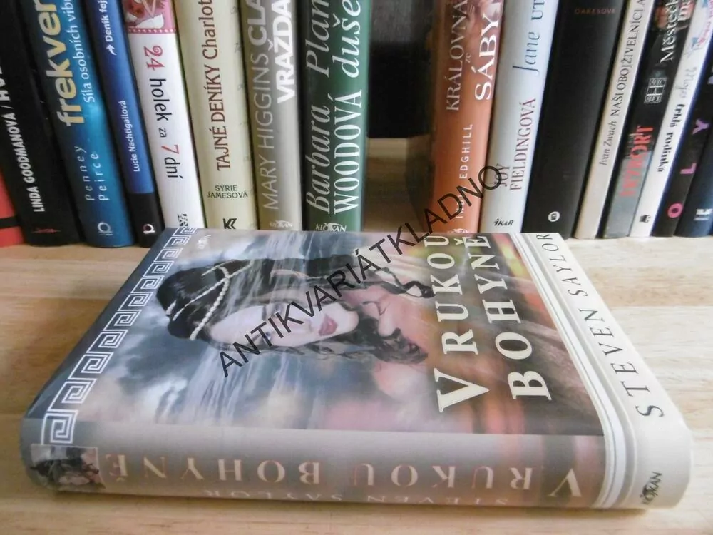 V RUKOU BOHYNĚ, STEVEN SAYLOR, **an