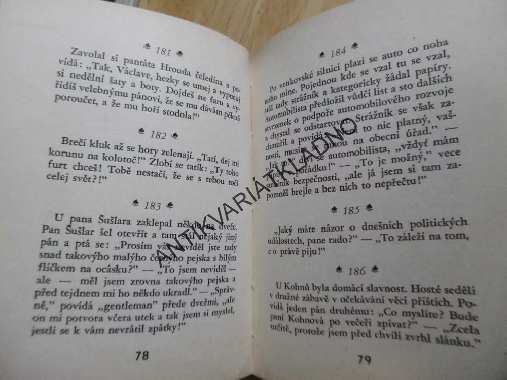 SVĚT V ZRCADLE ANEKDOT