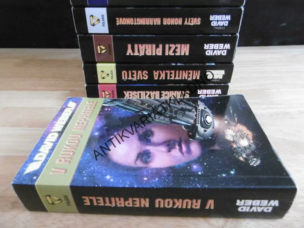V RUKOU NEPŘÍTELE, DAVID WEBER, **an