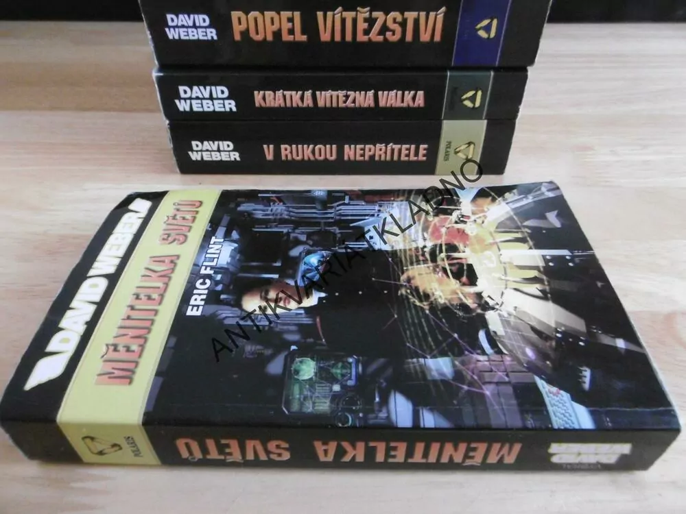 MĚNITELKA SVĚTŮ, DAVID WEBER, **an