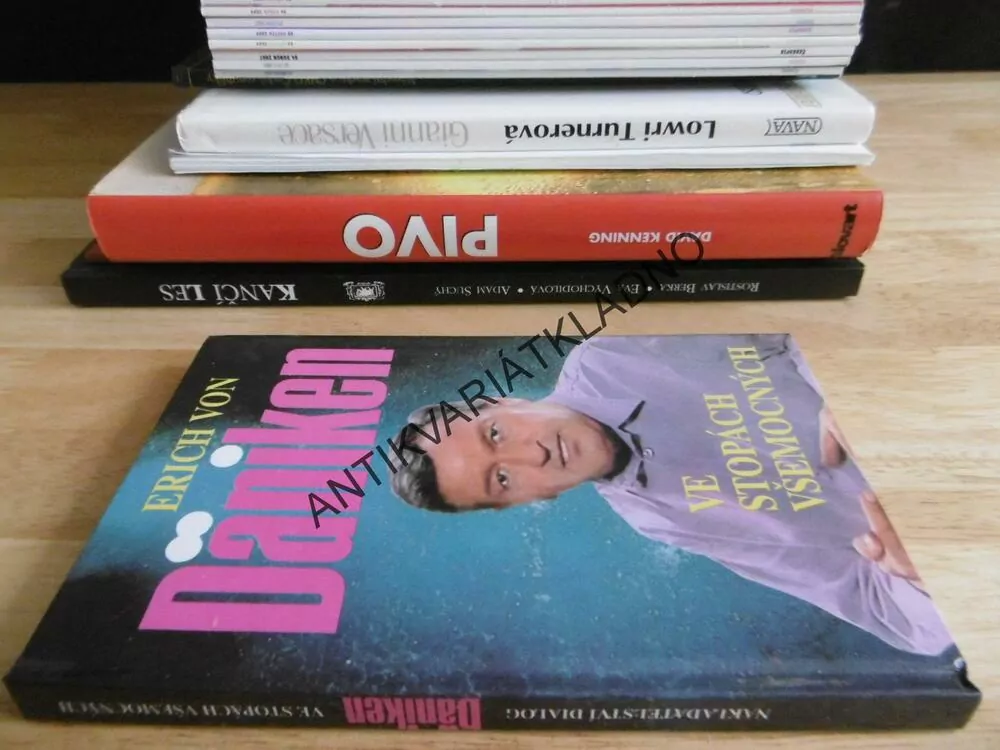 VE STOPÁCH VŠEMOCNÝCH, ERICH VON DÄNIKEN