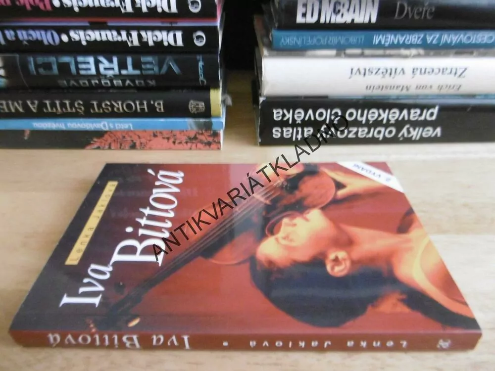 IVA BITTOVÁ, LENKA JAKLOVÁ, ZPĚVAČKA, HOUSLISTA, **an