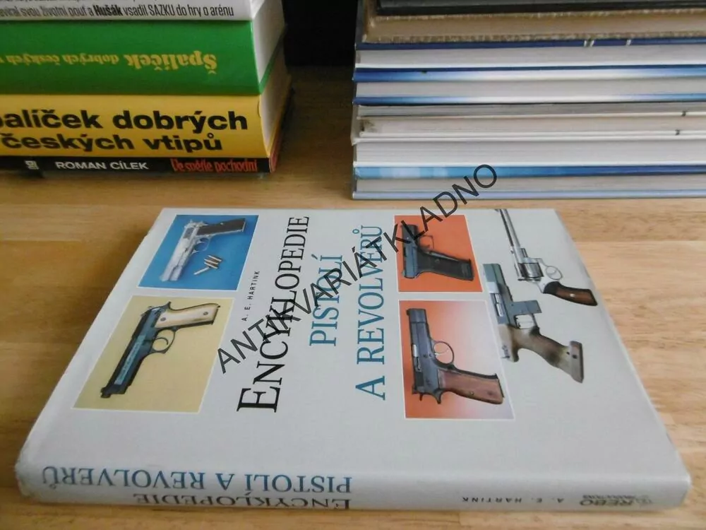 ENCYKLOPEDIE PISTOLÍ A REVOLVERŮ, A.E. HARTINK, ZBRANĚ, **an
