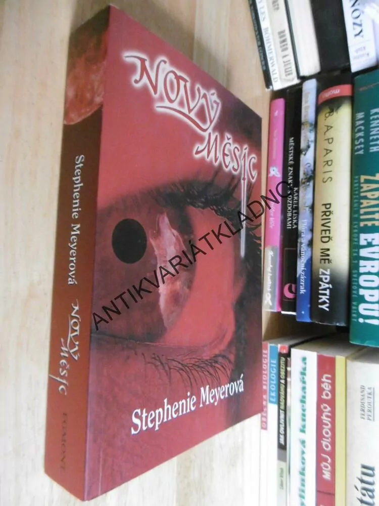 NOVÝ MĚSÍC, STMÍVÁNÍ, STEPHENIE MEYEROVÁ, **an
