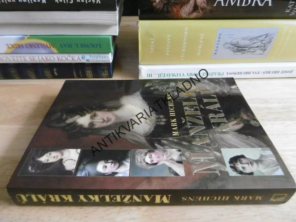 MANŽELKY KRÁLŮ, MARK HICHENS, **an