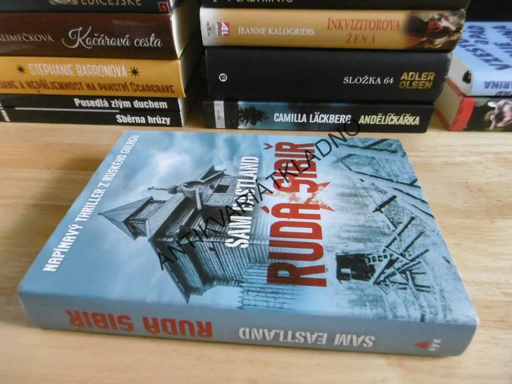 RUDÁ SIBIŘ, SAM EASTLAND, **an