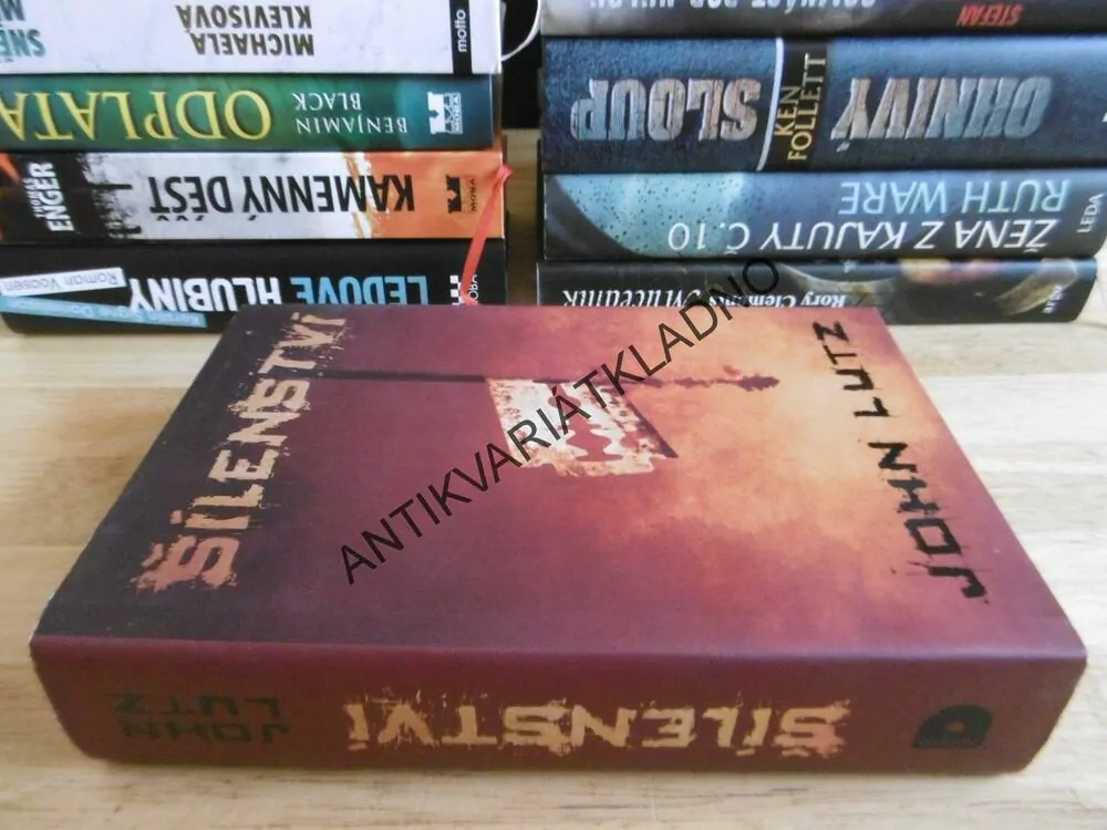 ŠÍLENSTVÍ, JOHN LUTZ, **an