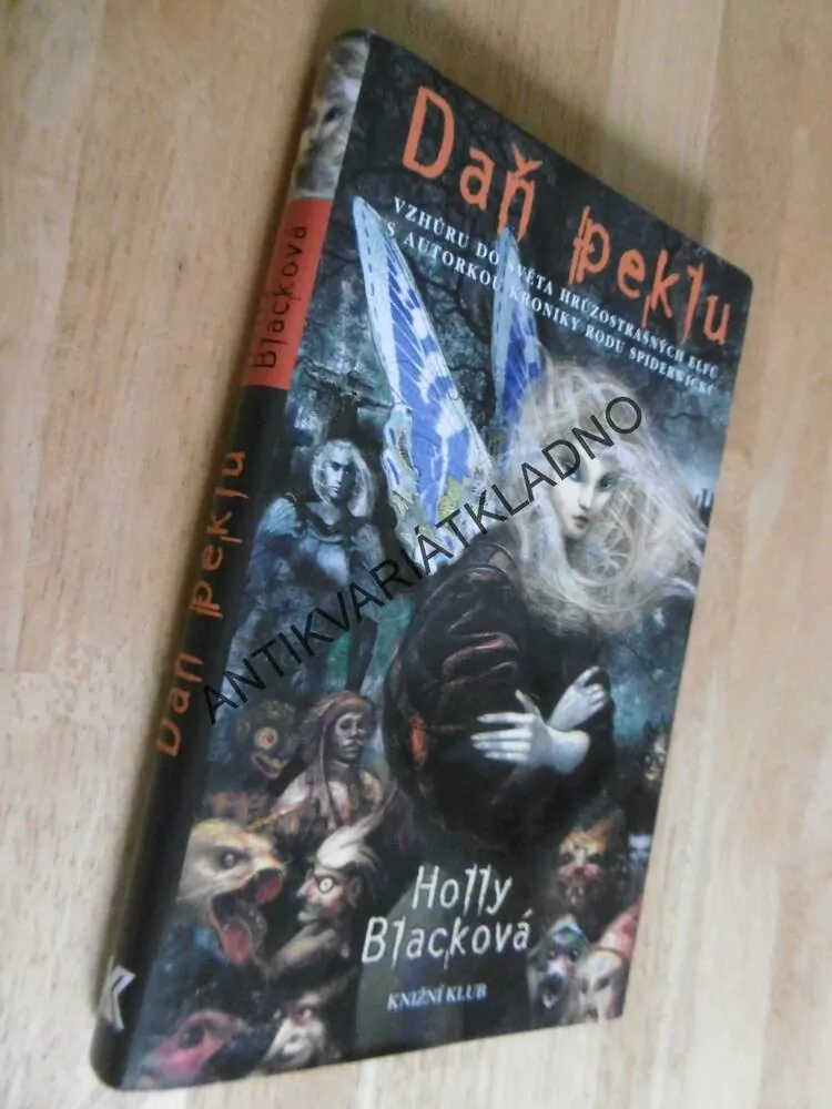 DAŇ PEKLU, HOLLY BLACKOVÁ, **an