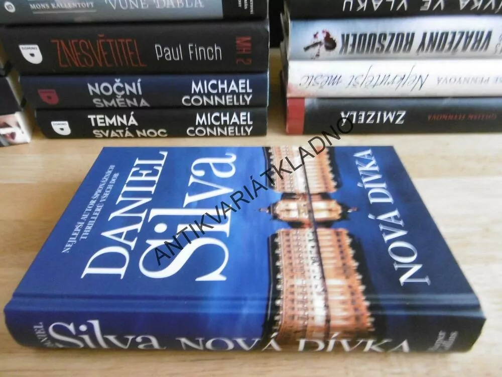 NOVÁ DÍVKA, DANIEL SILVA, **an