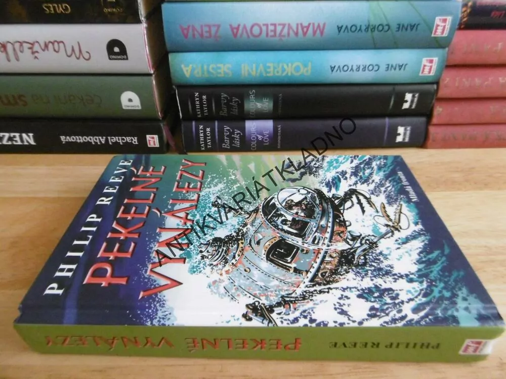PEKELNÉ VYNÁLEZY, PHILIP REEVE, **an