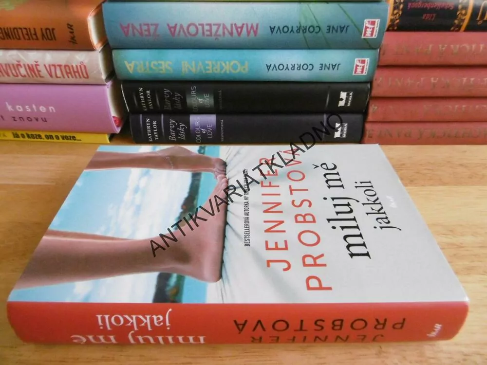 MILUJ MĚ JAKKOLI, JENNIFER PROBSTOVÁ, **an