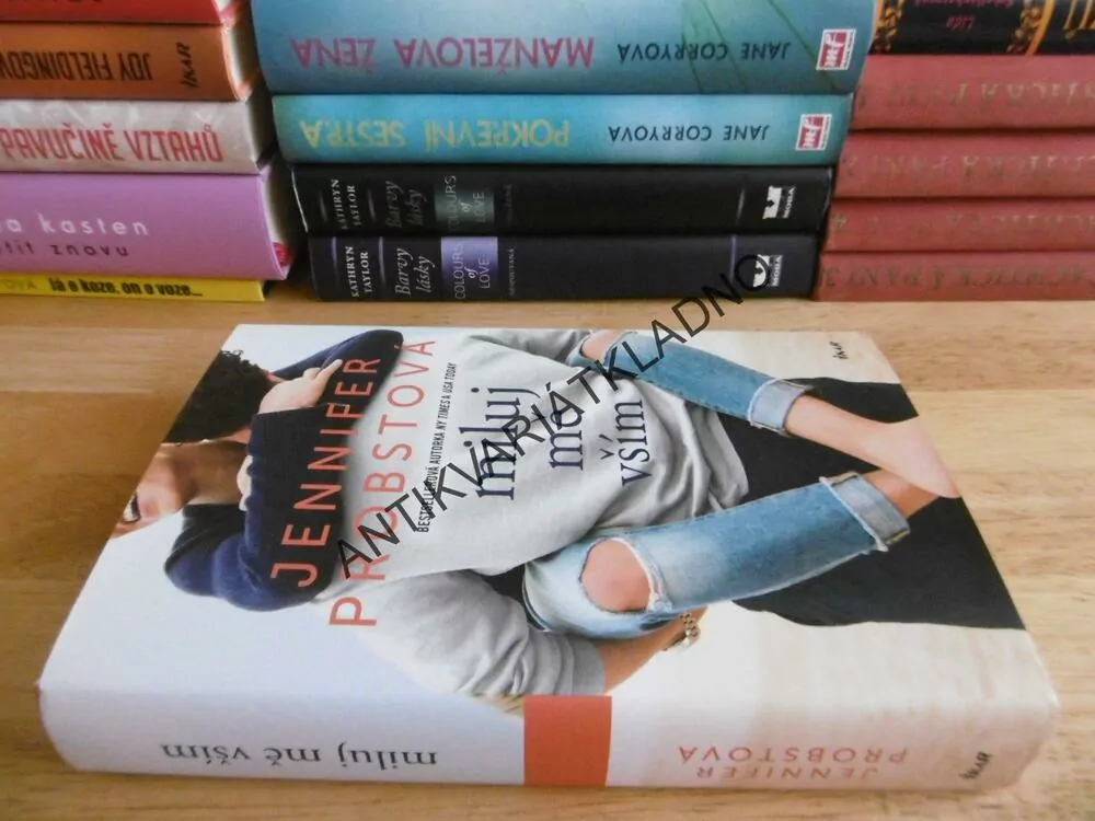 MILUJ MĚ VŠÍM, JENNIFER PROBSTOVÁ, **an