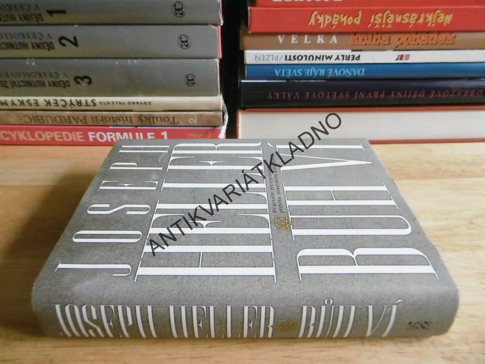 BŮH VÍ, JOSEPH HELLER, **an