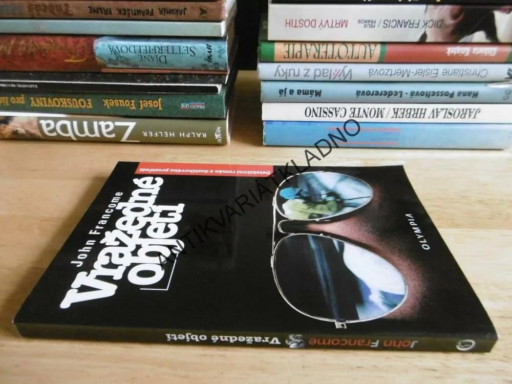 VRAŽEDNÉ OBJETÍ, JOHN FRANCOME,