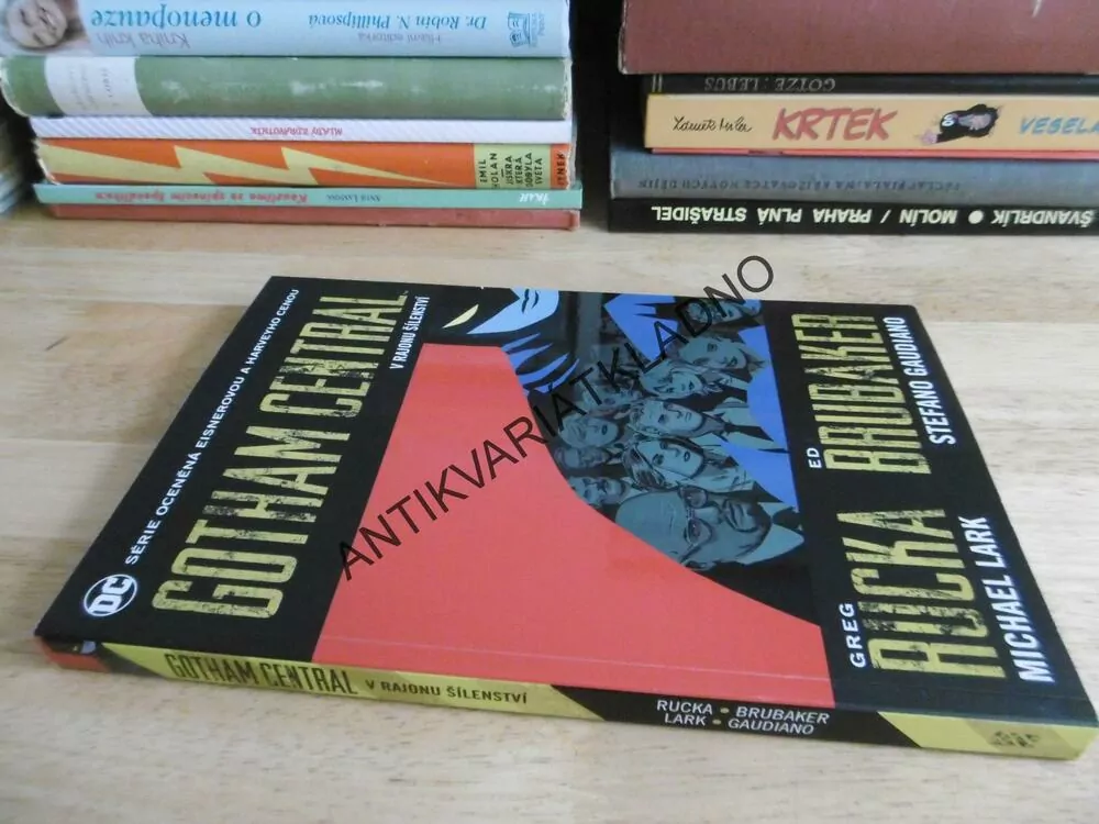 GOTHAM CENTRAL, V RAJONU ŠÍLENSTVÍ, KOMIKS DC, CREW, **an