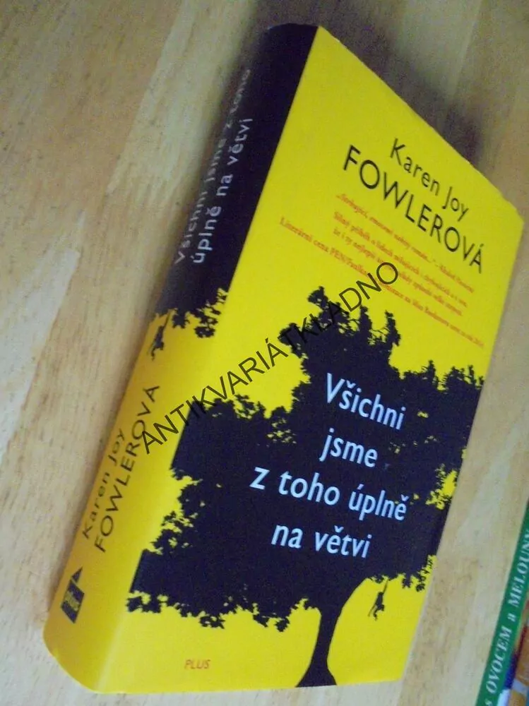VŠICHNI JSME Z TOHO ÚPLNĚ NA VĚTVI, KAREN JOY FOWLEROVÁ, **an