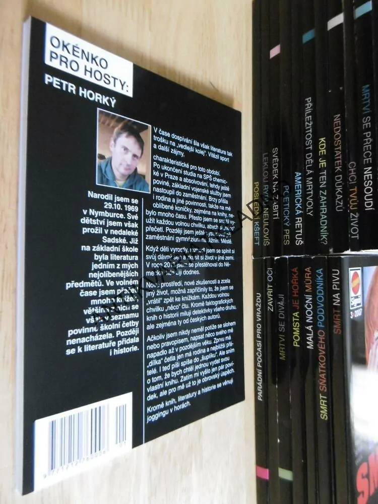 DĚVČE NA POHRÁNÍ A DALŠÍ KRIMINÁLNÍ PŘÍBĚHY, **an
