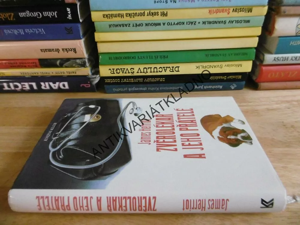 ZVĚROLÉKAŘ A JEHO PŘÁTELÉ, JAMES HERRIOT, **an