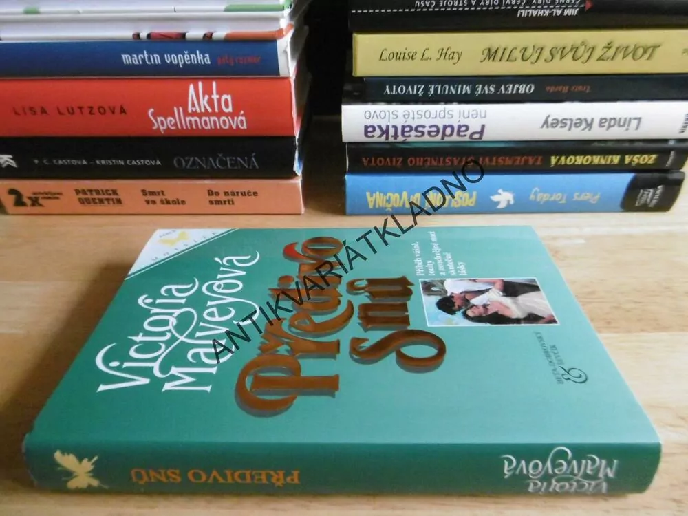PŘEDIVO SNŮ, VICTORIA MALVEYOVÁ, **an