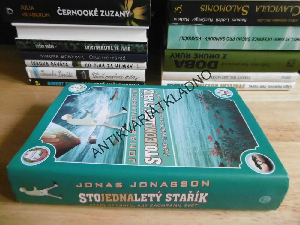 STOJEDNALETÝ STAŘÍK, KTERÝ SE VRÁTIL, ABY ZACHRÁNIL SVĚT, JONAS JONASSON, **an