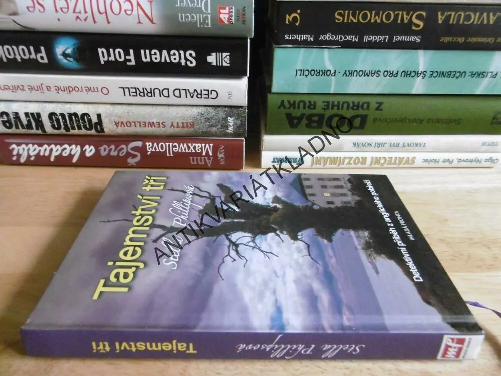 TAJEMSTVÍ TŘÍ, STELLA PHILLIPSOVÁ, **an