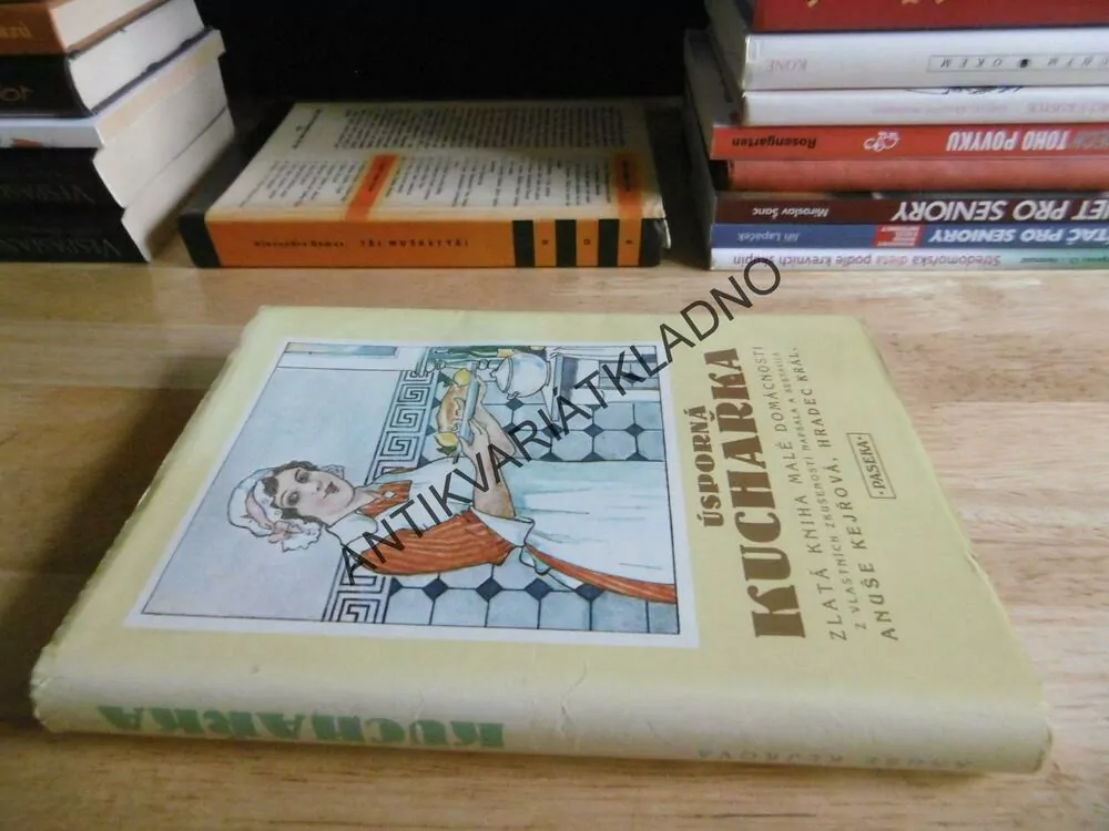 ÚSPORNÁ KUCHAŘKA, ZLATÁ KNIHA MALÉ DOMÁCNOSTI, **an