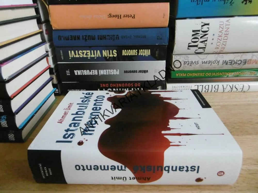 ISTANBULSKÉ MEMENTO, AHMET ÜMIT, **an