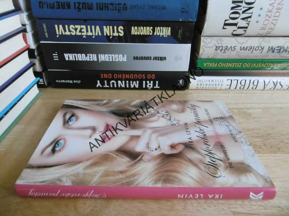 STEPFORDSKÉ PANIČKY, IRA LEVIN, **an