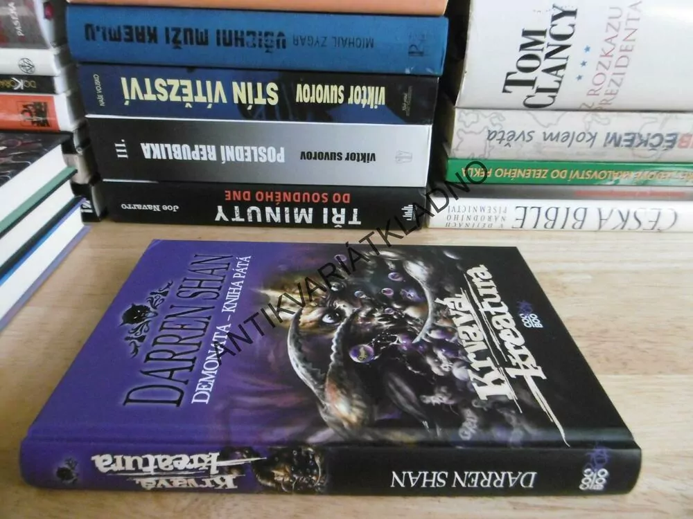 KRVAVÁ KREATURA, DARREN SHAN, **an