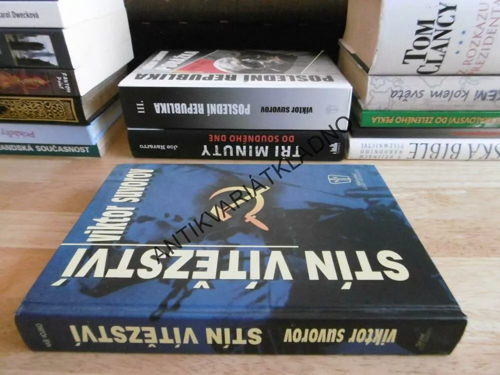 STÍN VÍTĚZSTVÍ, VIKTOR SUVOROV, **an