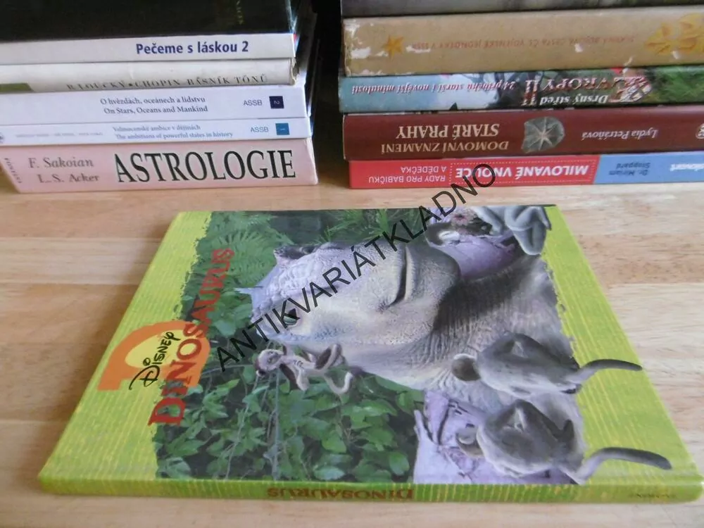 DINOSAURUS, DISNEY PIXAR, **an