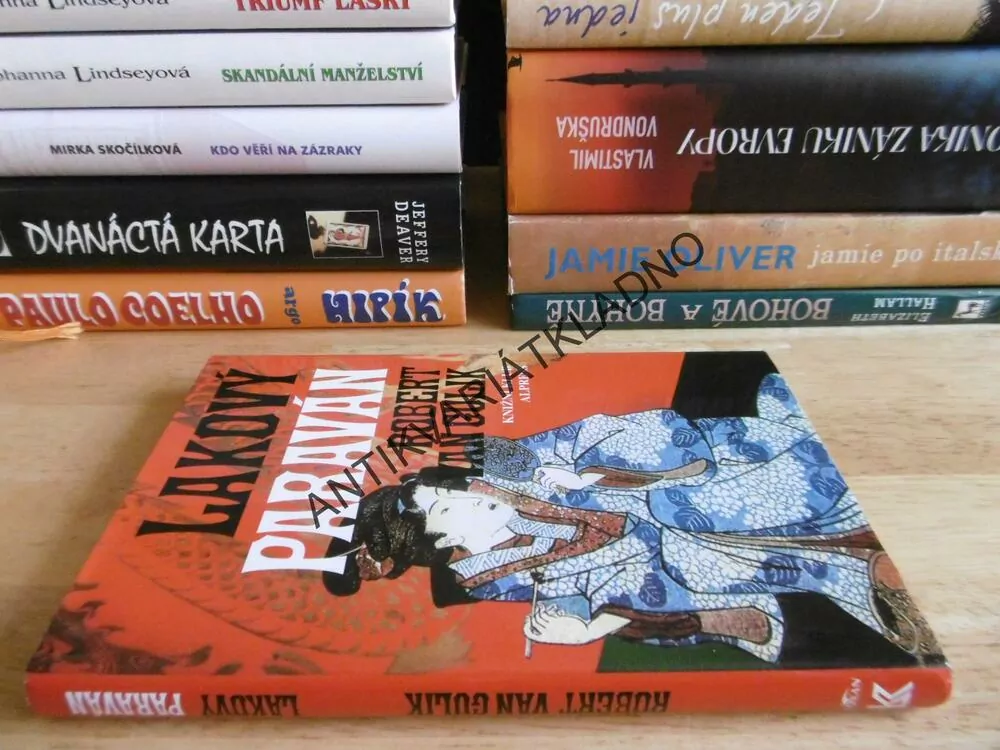 LAKOVÝ PARAVÁN, ROBERT VAN GULIK, SOUDCE TI, **an