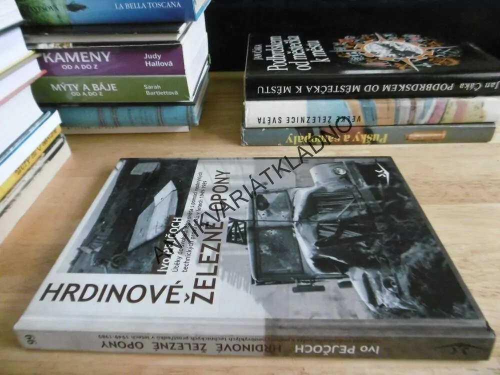 HRDINOVÉ ŽELEZNÉ OPONY, IVO PEJČOCH, **an
