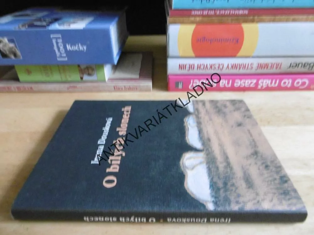 O BÍLÝCH SLONECH, IRENA DOUSKOVÁ, **an