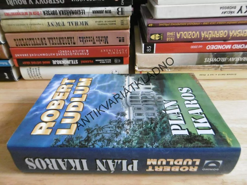 PLÁN IKAROS, ROBERT LUDLUM, **an