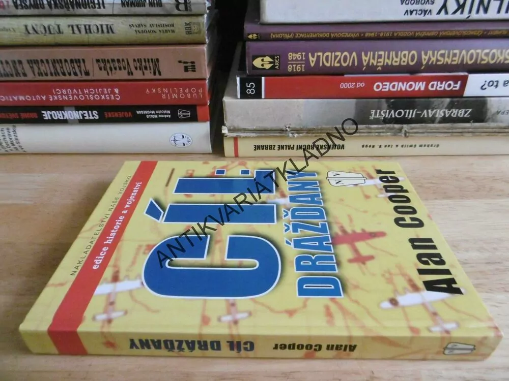 CÍL: DRÁŽĎANY, ALAN COOPER, **an