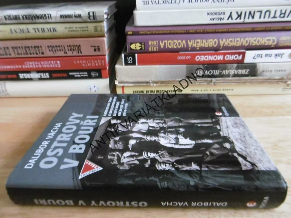 OSTROVY V BOUŘI, DALIBOR VÁCHA, **an