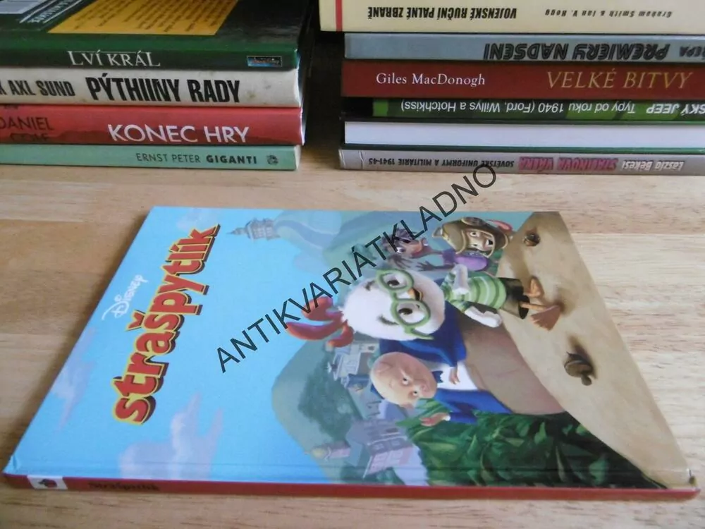 STRAŠPYTLÍK, WALT DISNEY, **an