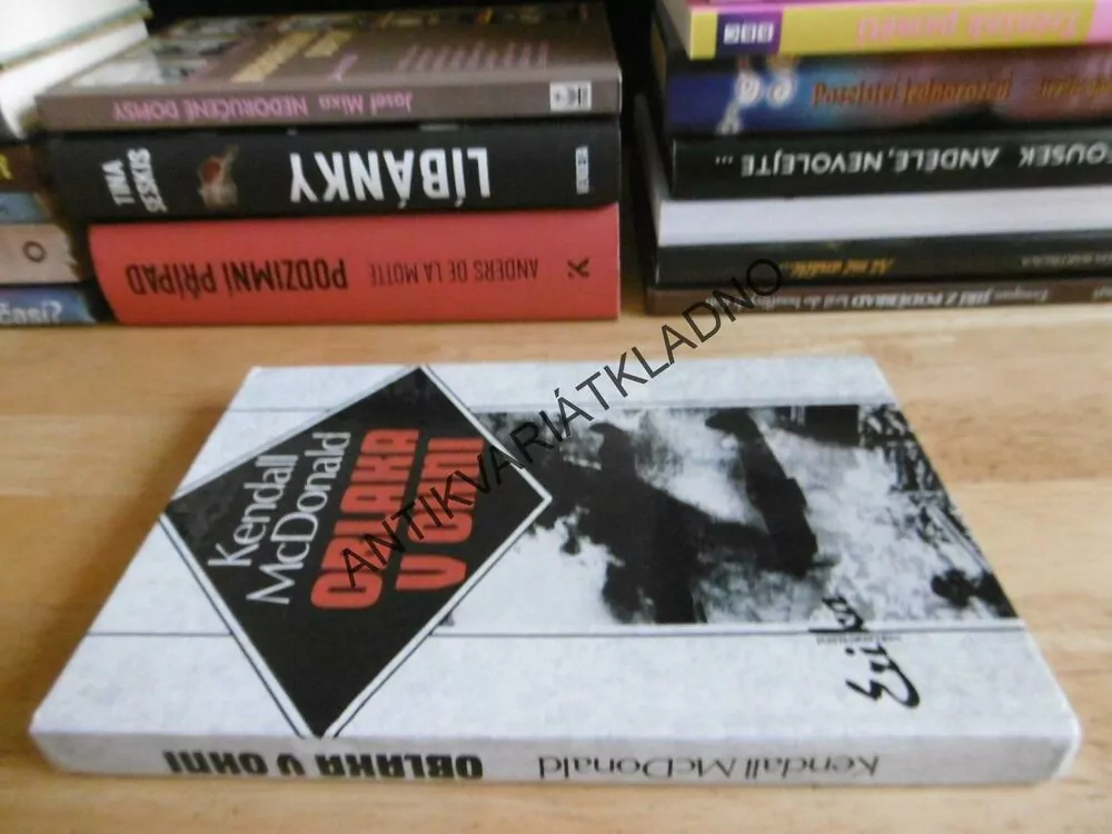 OBLAKA V OHNI, KENDALL MCDONALD, letectví, **an