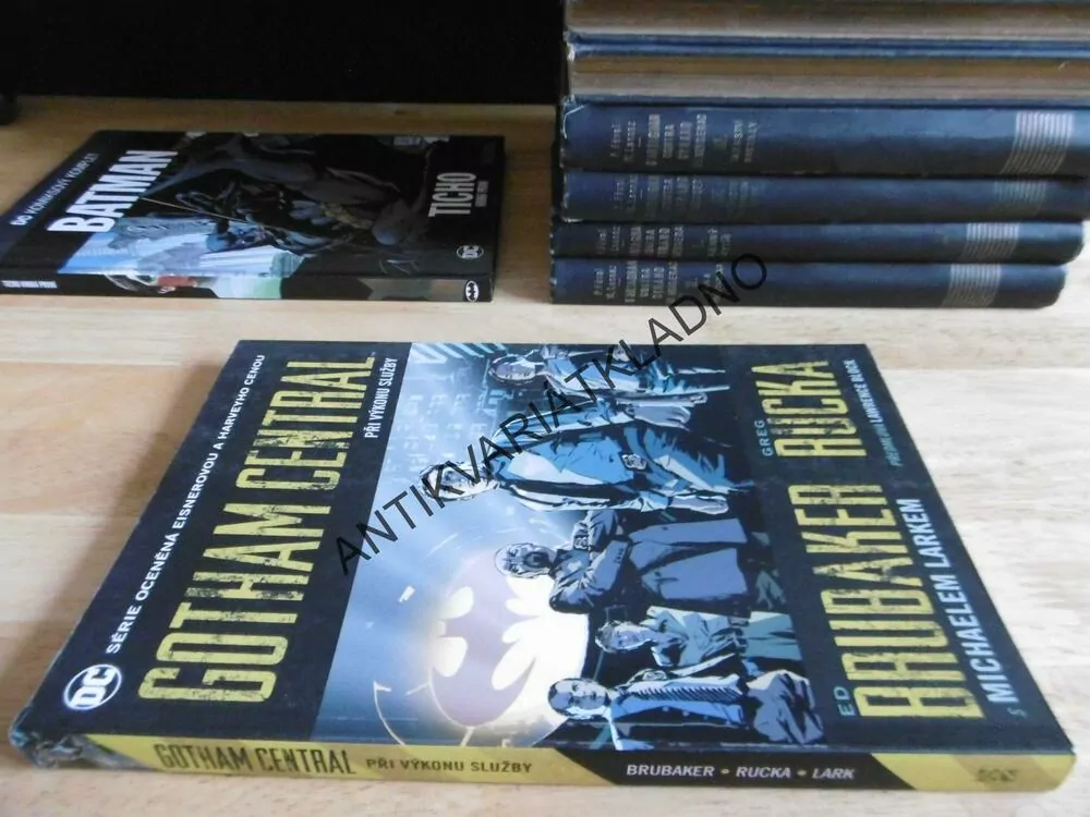 GOTHAM CENTRAL, PŘI VÝKONU SLUŽBY, KOMIKS DC, CREW, **an