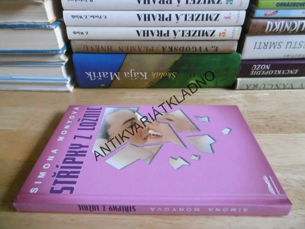 STŘÍPKY Z LOŽNIC, SIMONA MONYOVÁ, **an